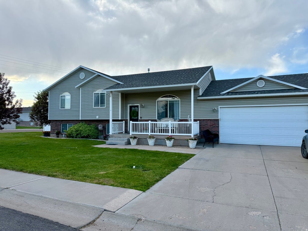 Photo of 631 E 600 N, Roosevelt, UT 84066 (MLS # 2162692)