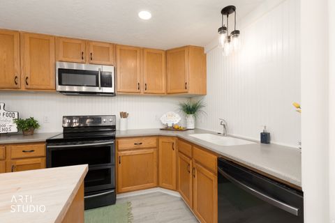 Tiny photo for 5033 S 150 E, Washington Terrace, UT 84405 (MLS # 2149086)