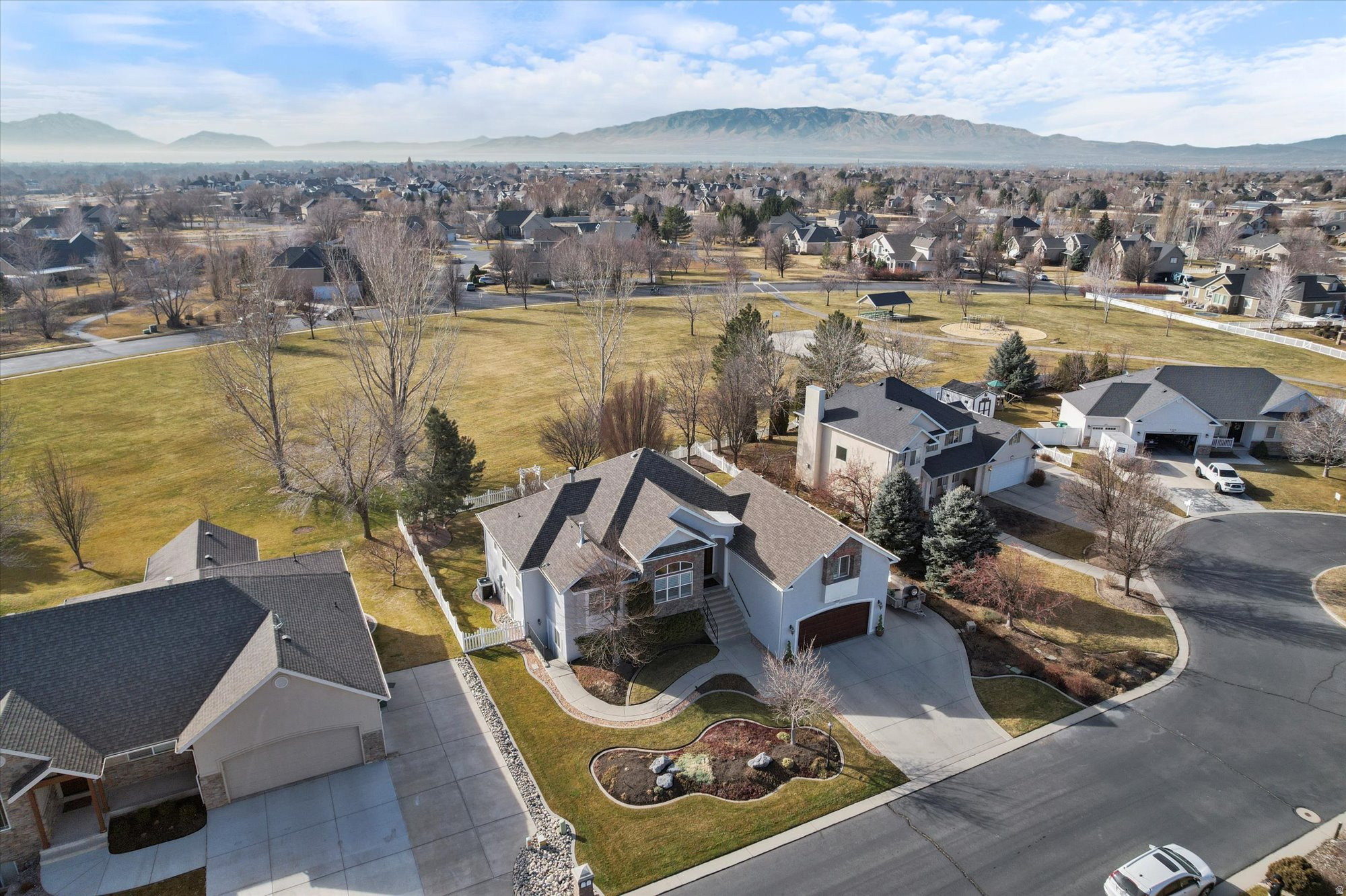 WINDSOR MEADOWS - Residential