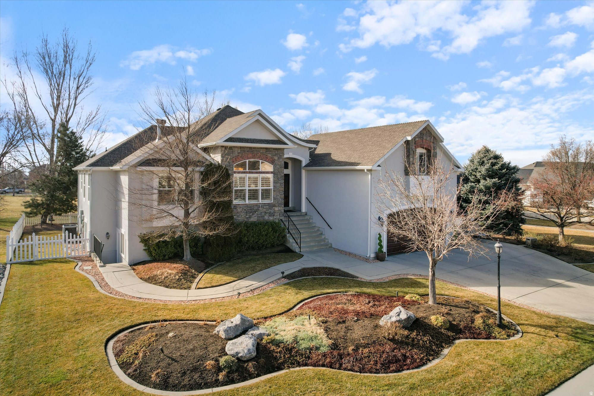 WINDSOR MEADOWS - Residential