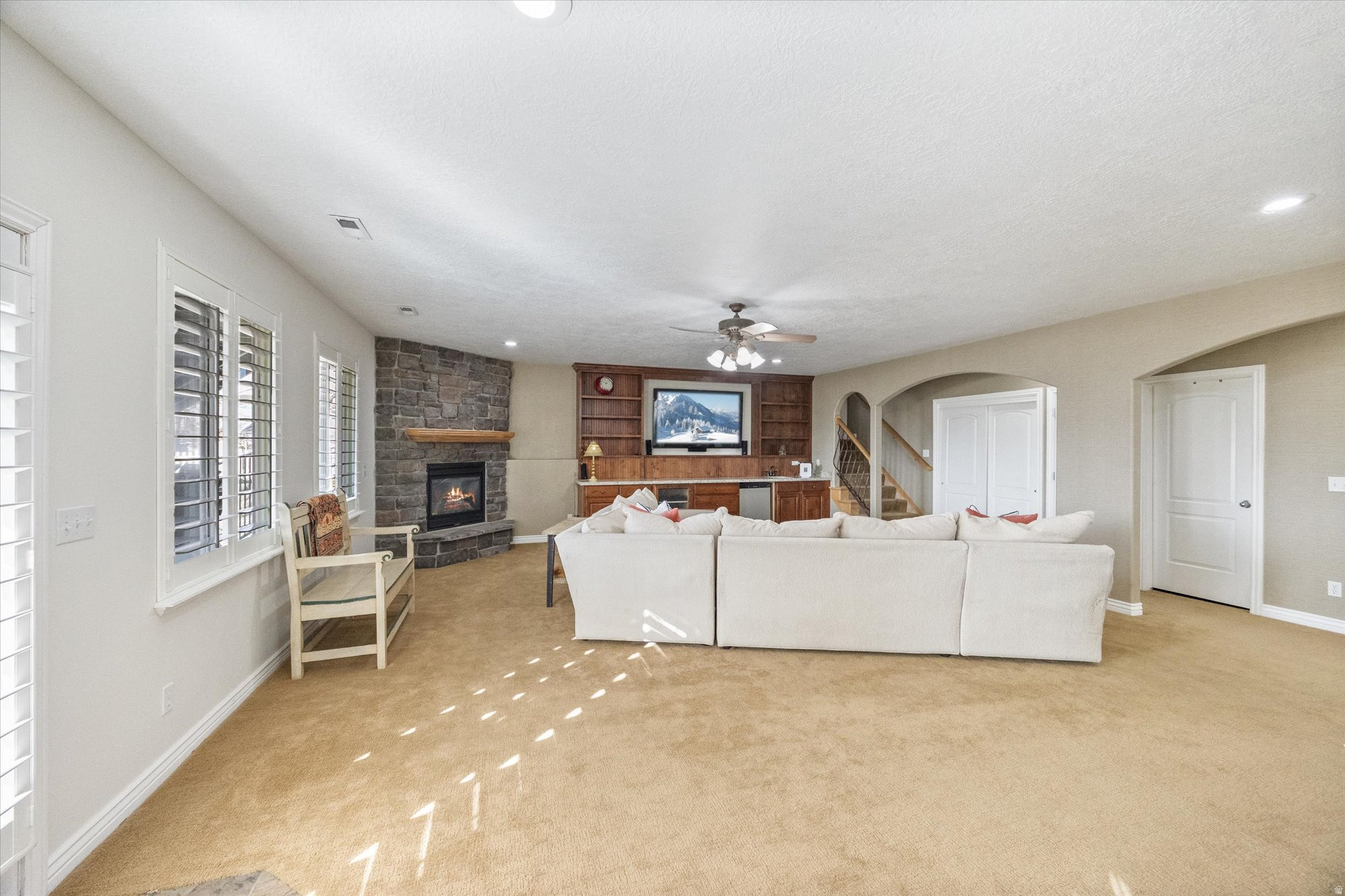 WINDSOR MEADOWS - Residential