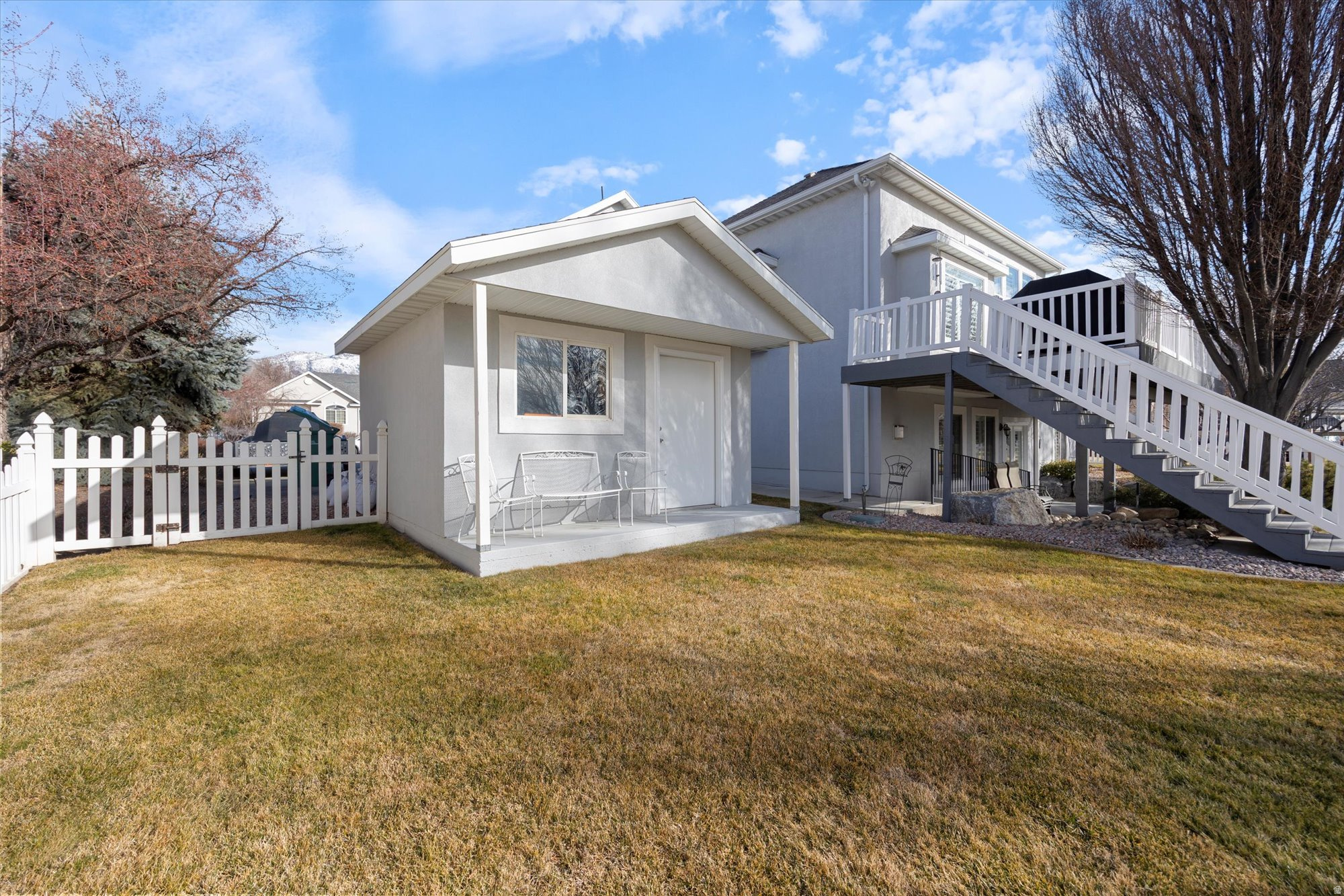 WINDSOR MEADOWS - Residential