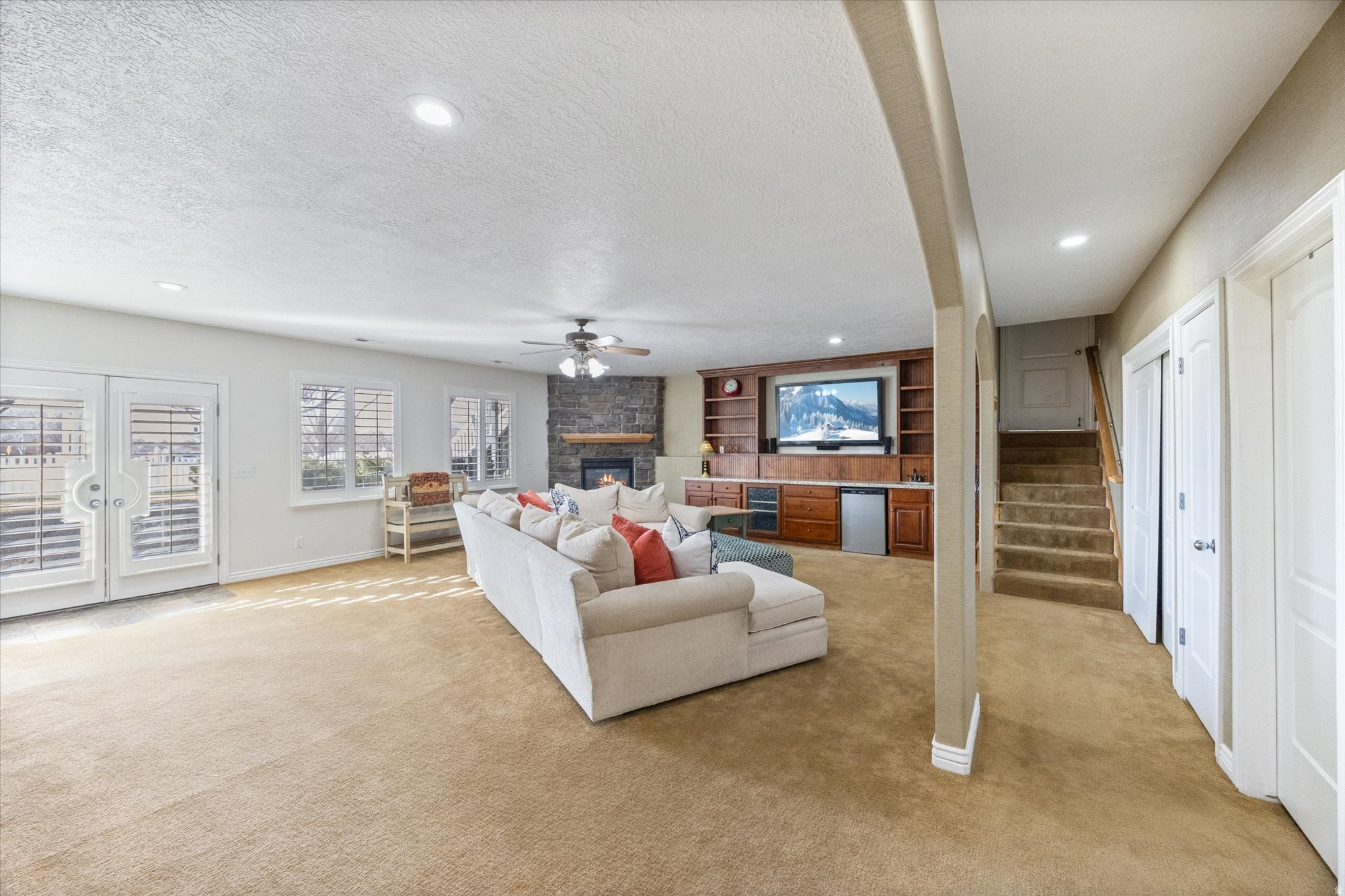 WINDSOR MEADOWS - Residential