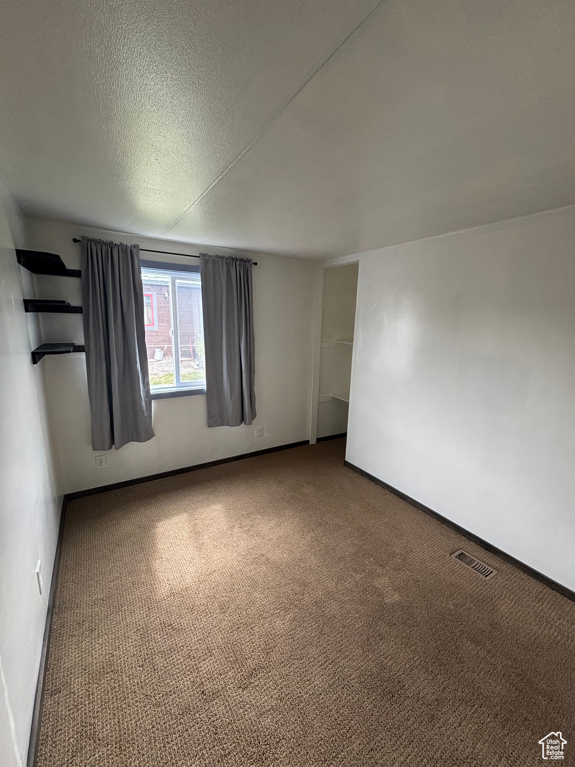 COUNTRY LIFE ESTATE LLC - Residential