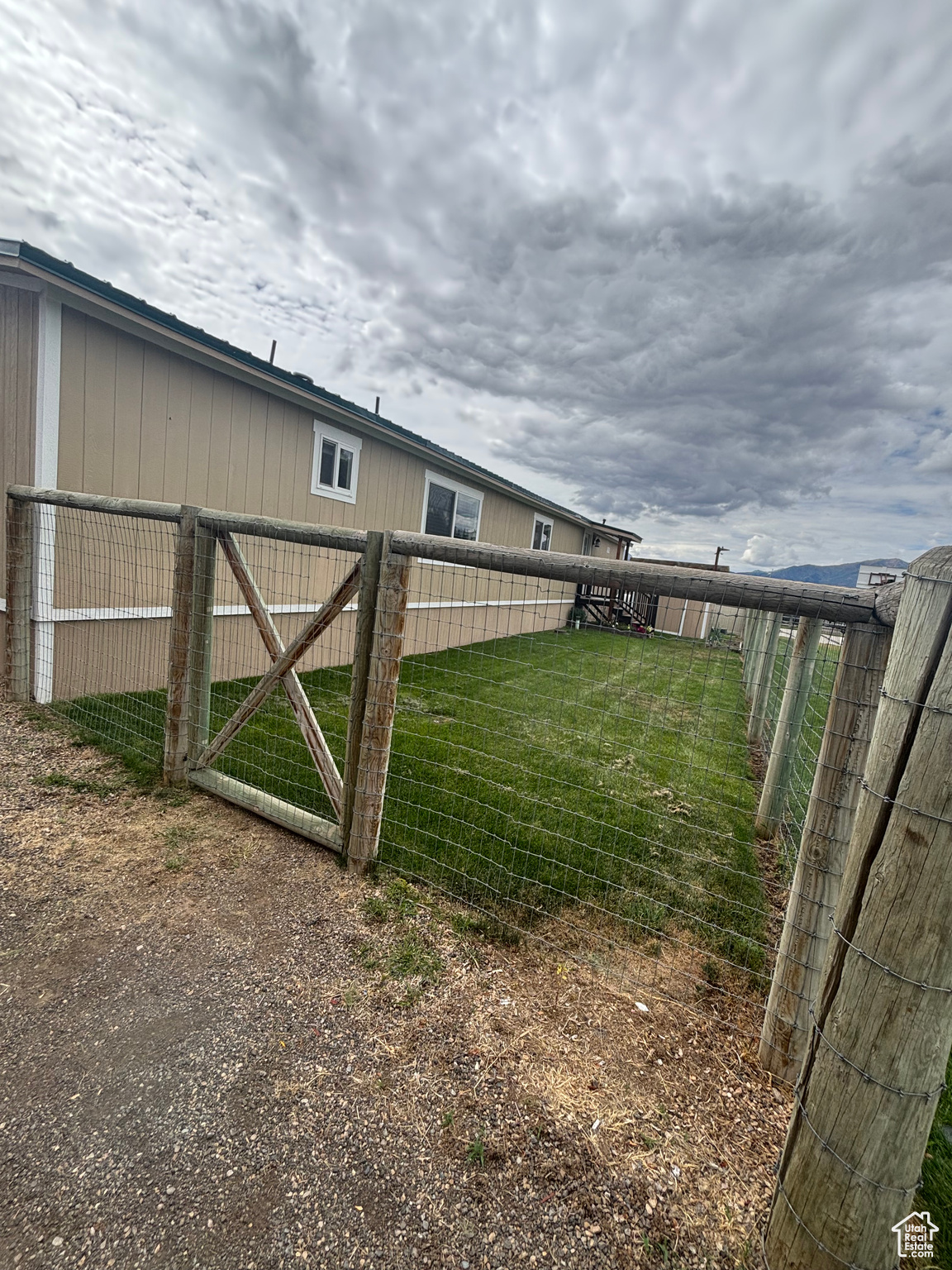 COUNTRY LIFE ESTATE LLC - Residential