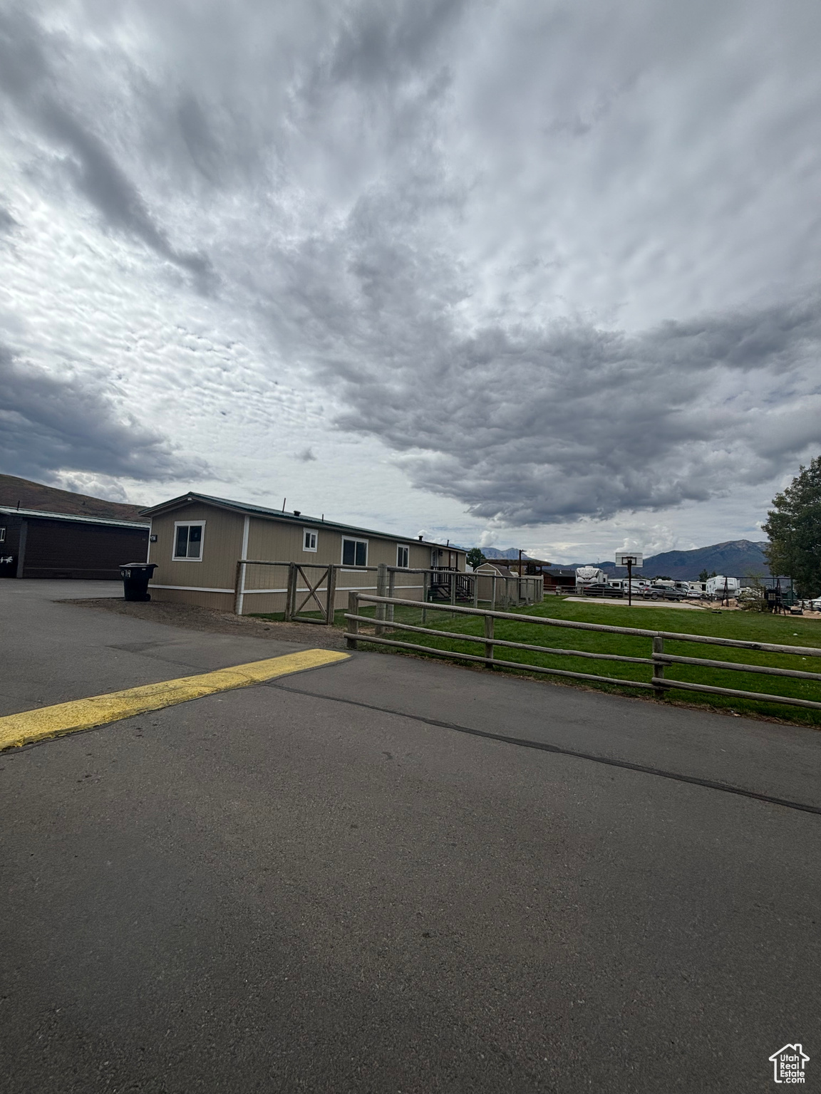 COUNTRY LIFE ESTATE LLC - Residential