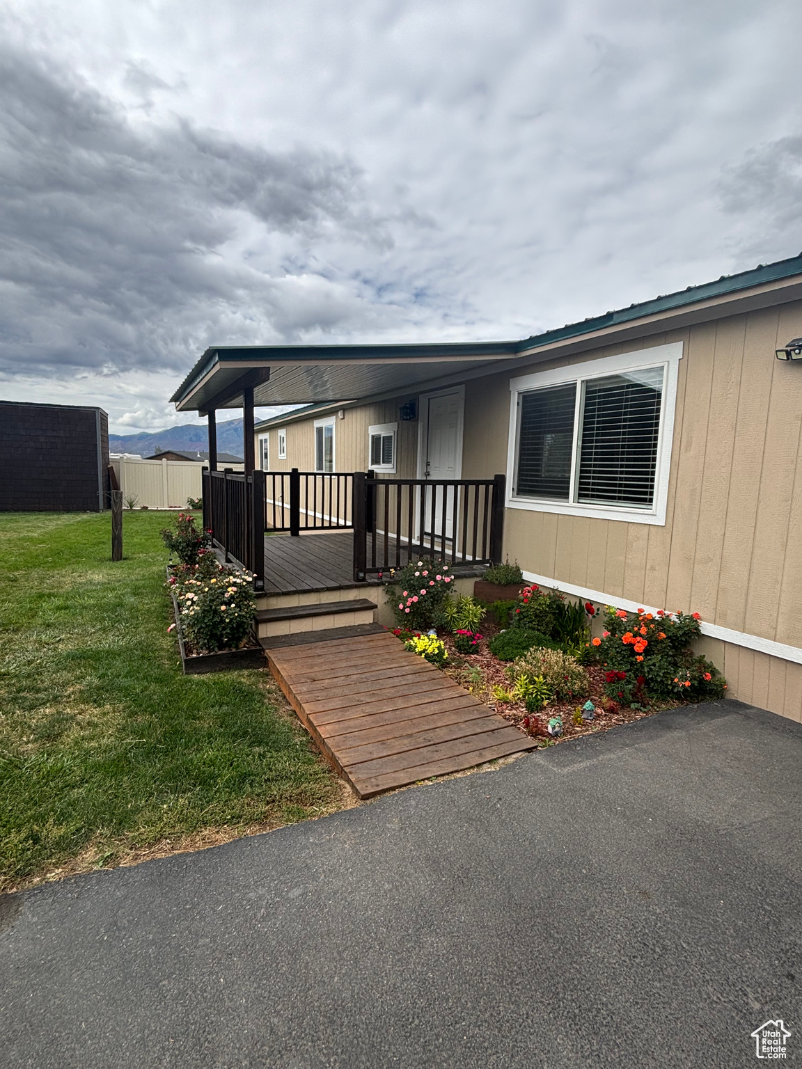 COUNTRY LIFE ESTATE LLC - Residential