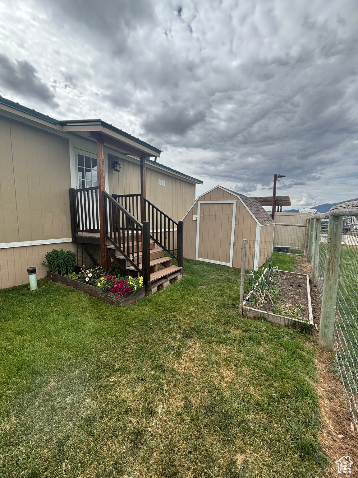 COUNTRY LIFE ESTATE LLC - Residential