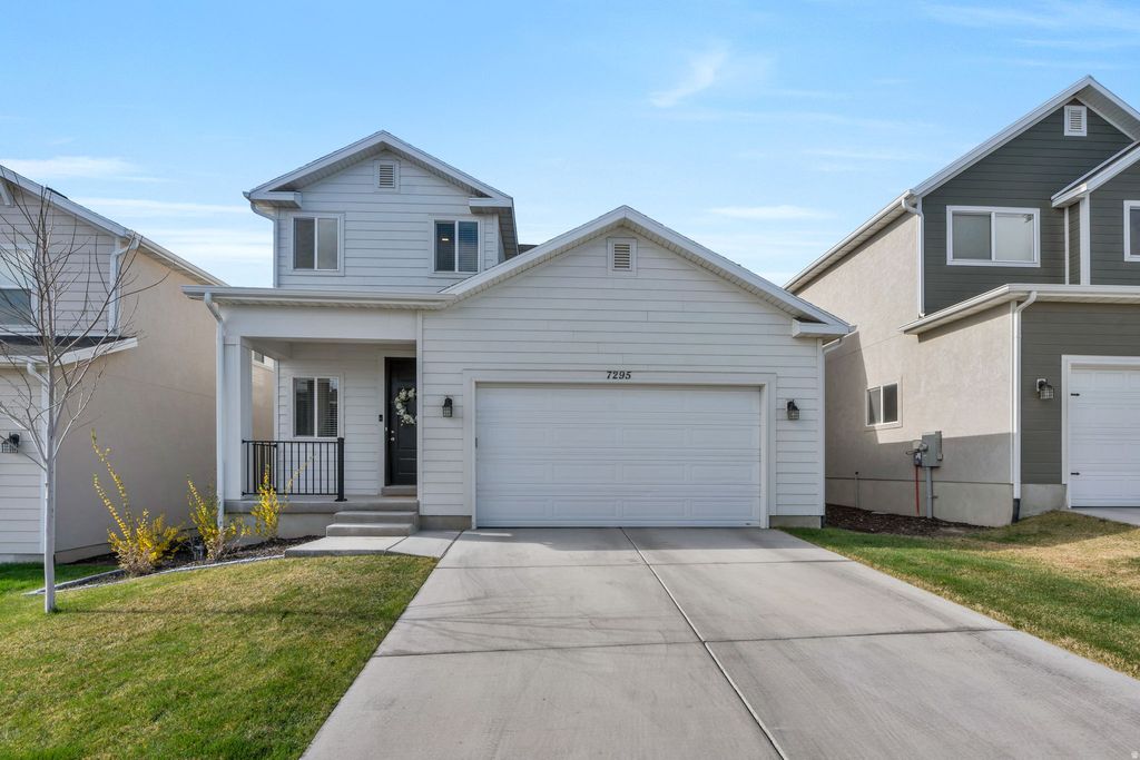 Photo of 7295 N GREEN PASTURE LN, Eagle Mountain, UT 84005 (MLS # 2148209)