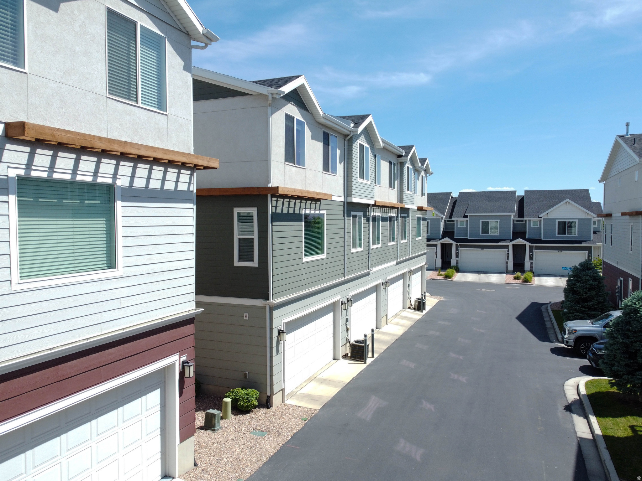 LEXINGTON TOWNS - Residential