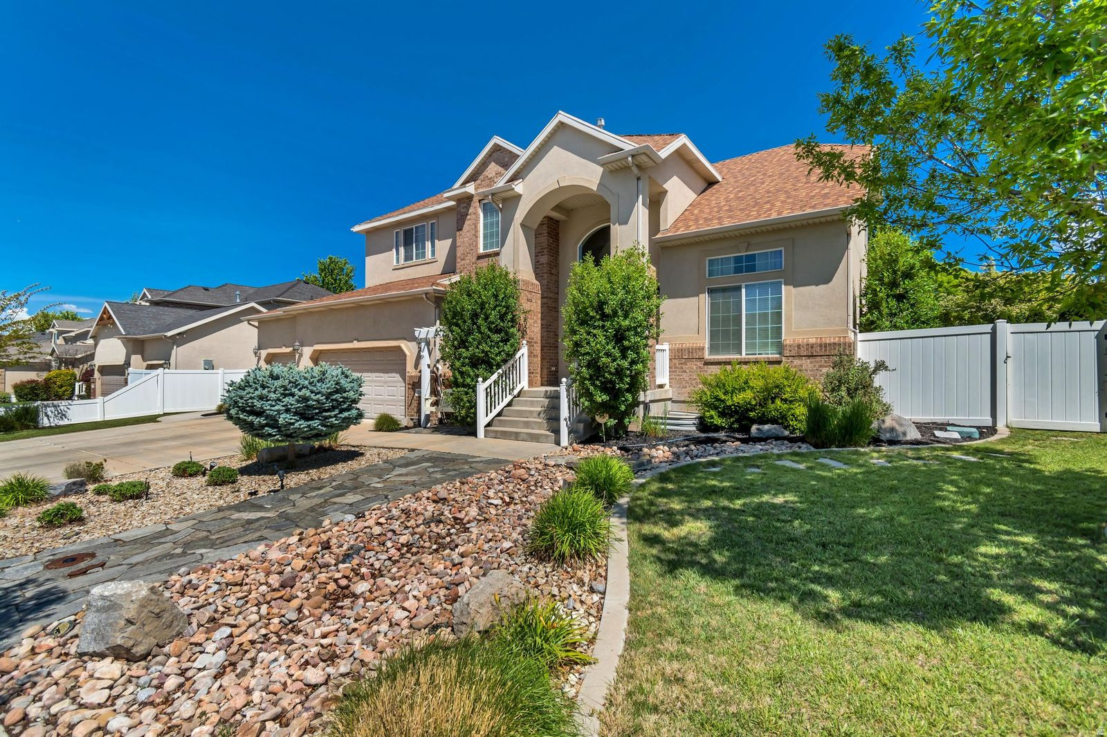 HUNTERS GROVE - Residential