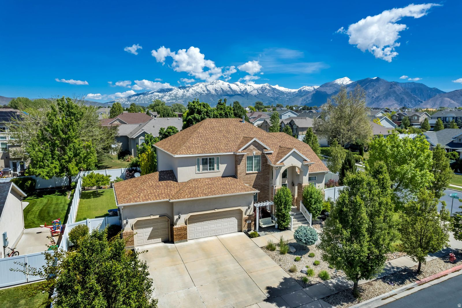 HUNTERS GROVE - Residential