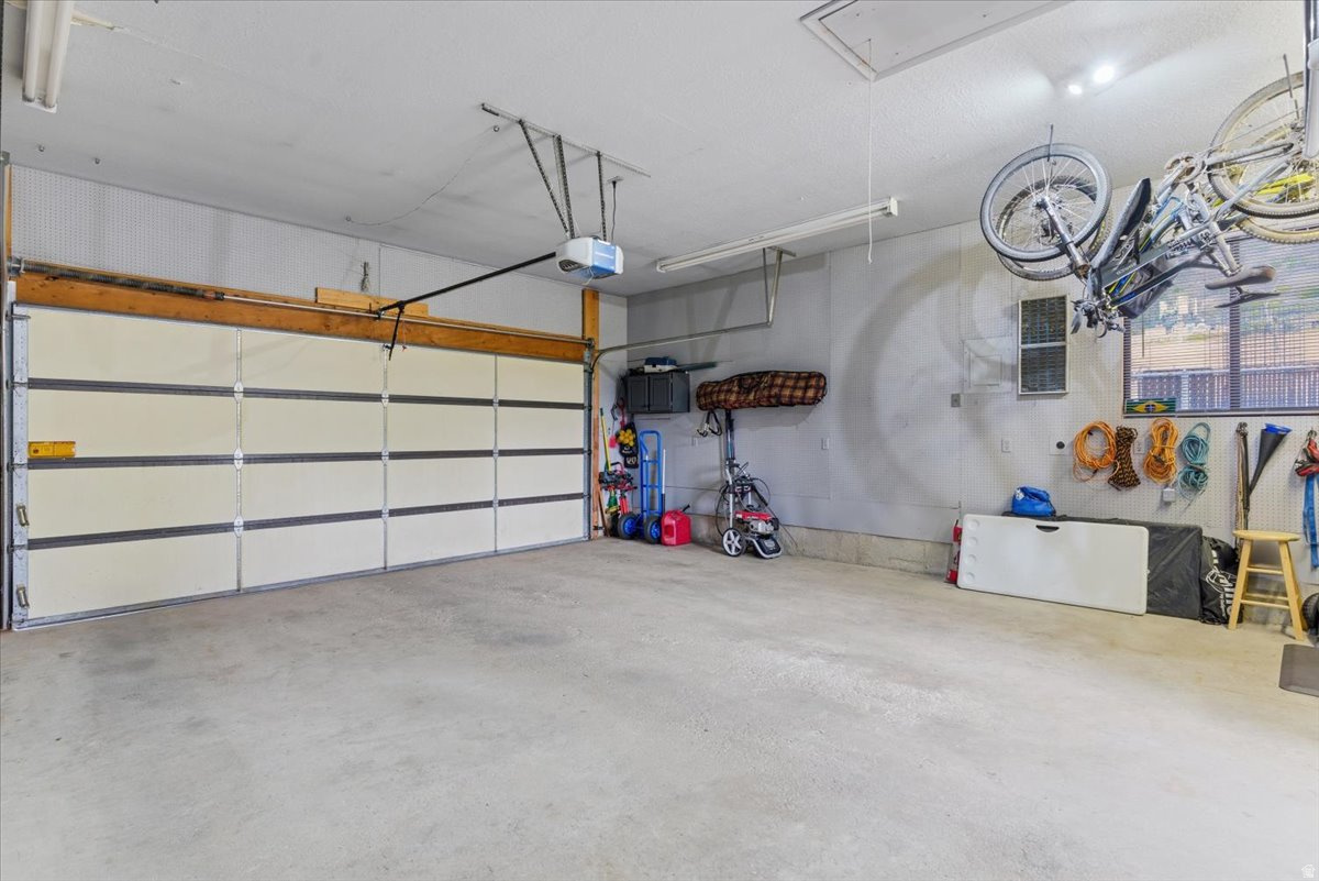 LA DONNA MESA - Residential