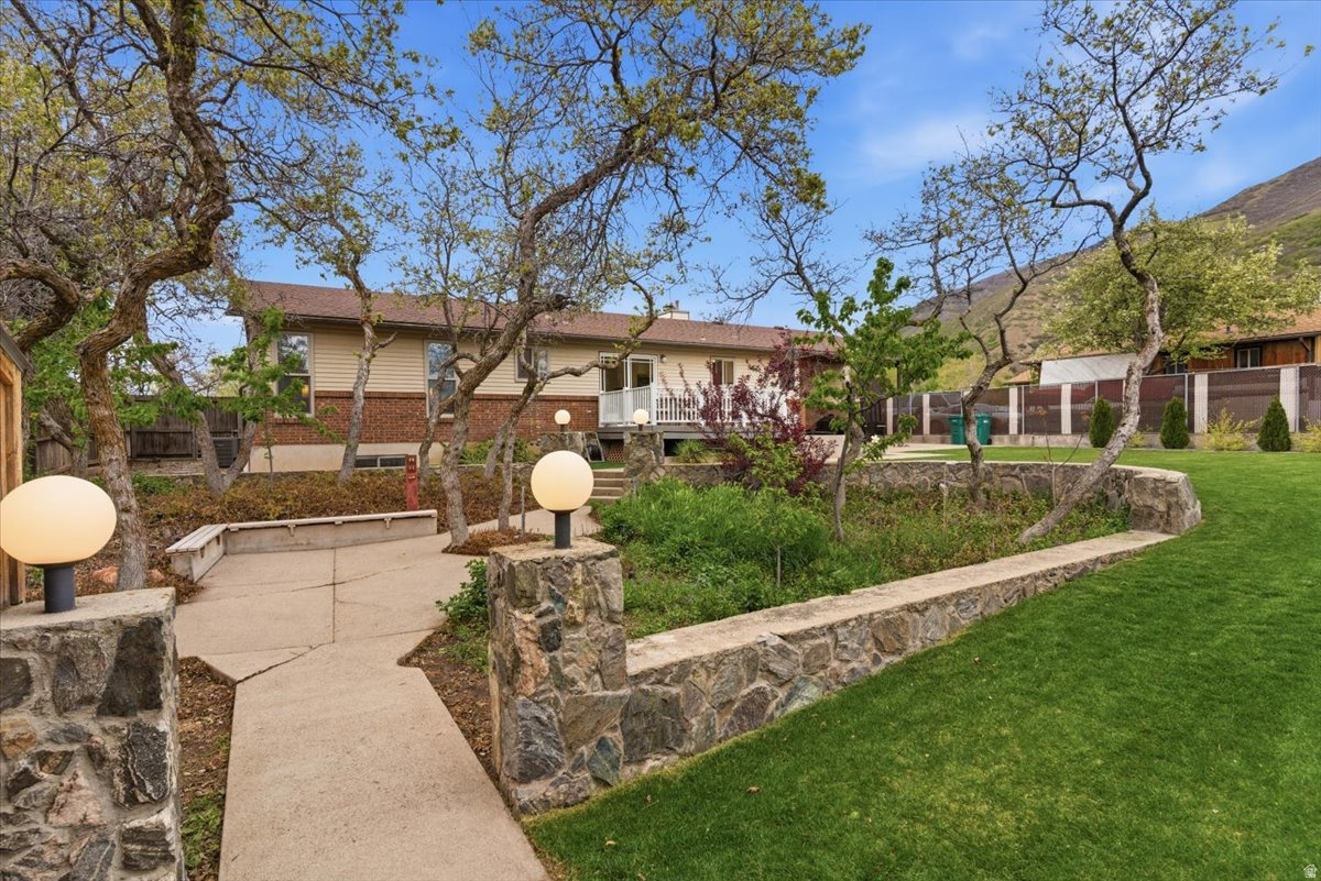 LA DONNA MESA - Residential