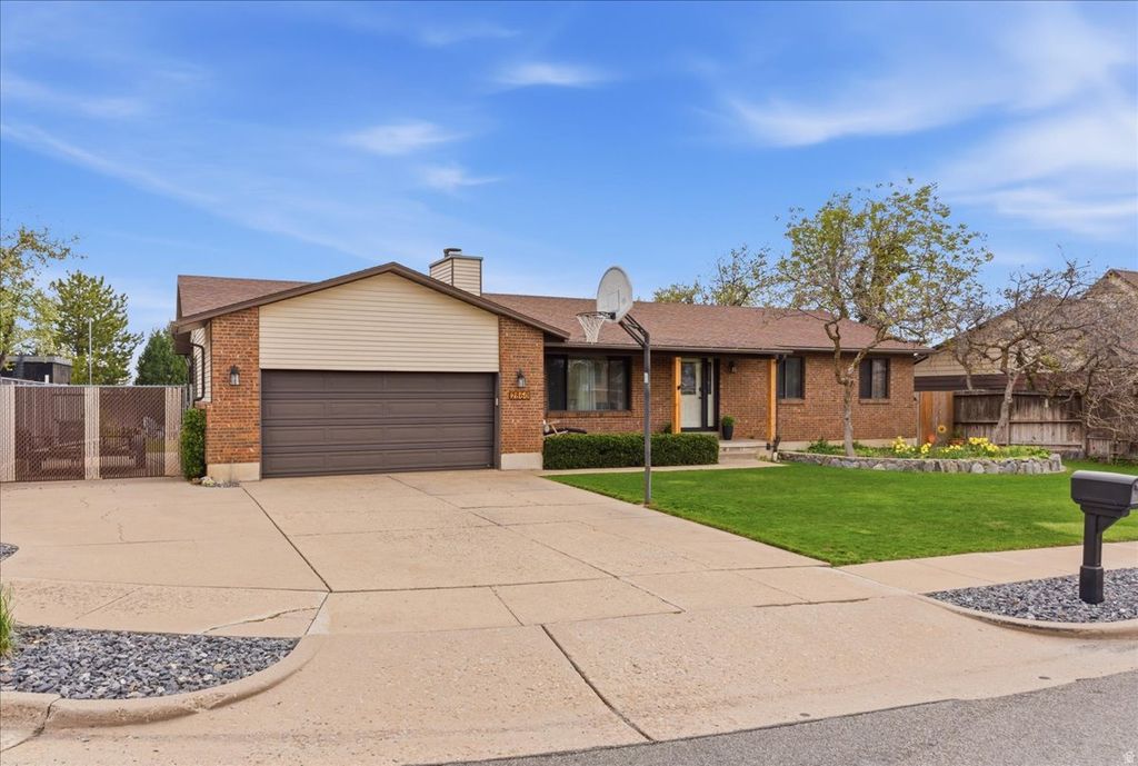 Photo of 2860 E 3575 N, Layton, UT 84040 (MLS # 2151795)