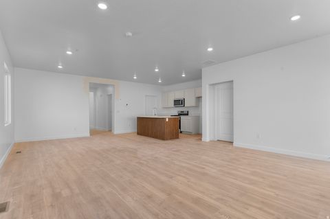 Tiny photo for 313 E LEVENGROVE DR #229, Lehi, UT 84043 (MLS # 2132488)