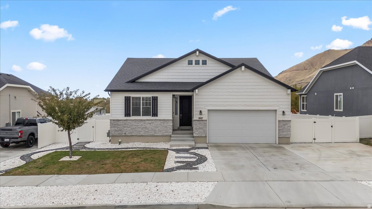 PASTURES AT SADDLEBACK - Residential