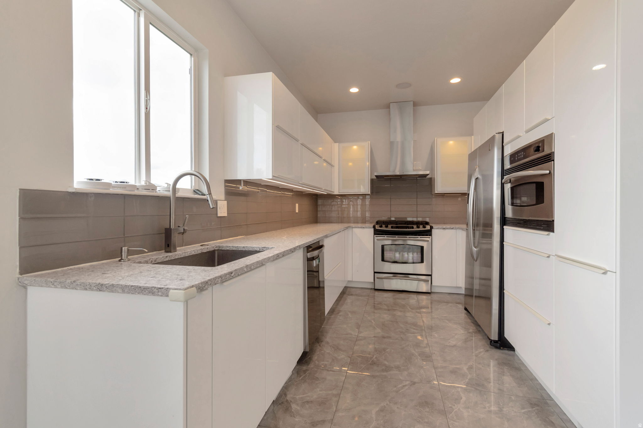 ARBORS PHASE 2 CONDOMINIUM - Residential