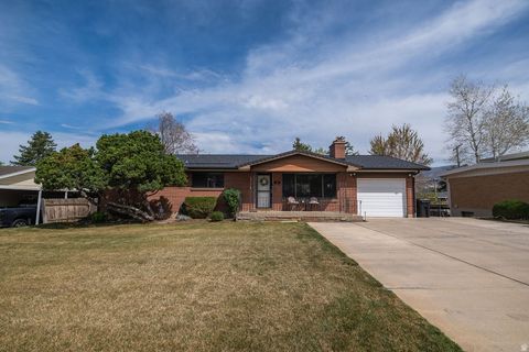 Photo of 11 E BONNEVILLE DR, Bountiful, UT 84010 (MLS # 2147602)