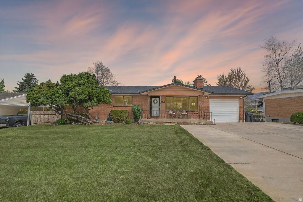 Photo of 11 E BONNEVILLE DR, Bountiful, UT 84010 (MLS # 2147602)