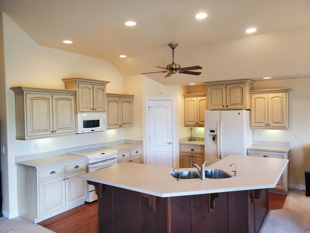 Photo of 5586 S 250 E, Washington Terrace, UT 84405 (MLS # 2151572)