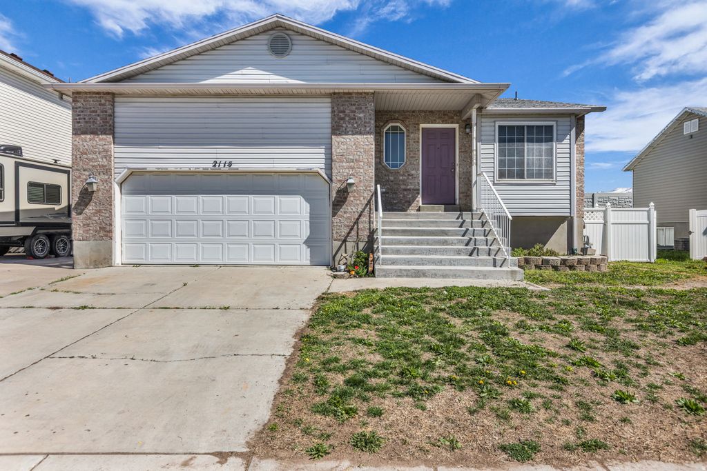 Photo of 2115 FREMONT CREST AVE, Syracuse, UT 84075 (MLS # 2145998)