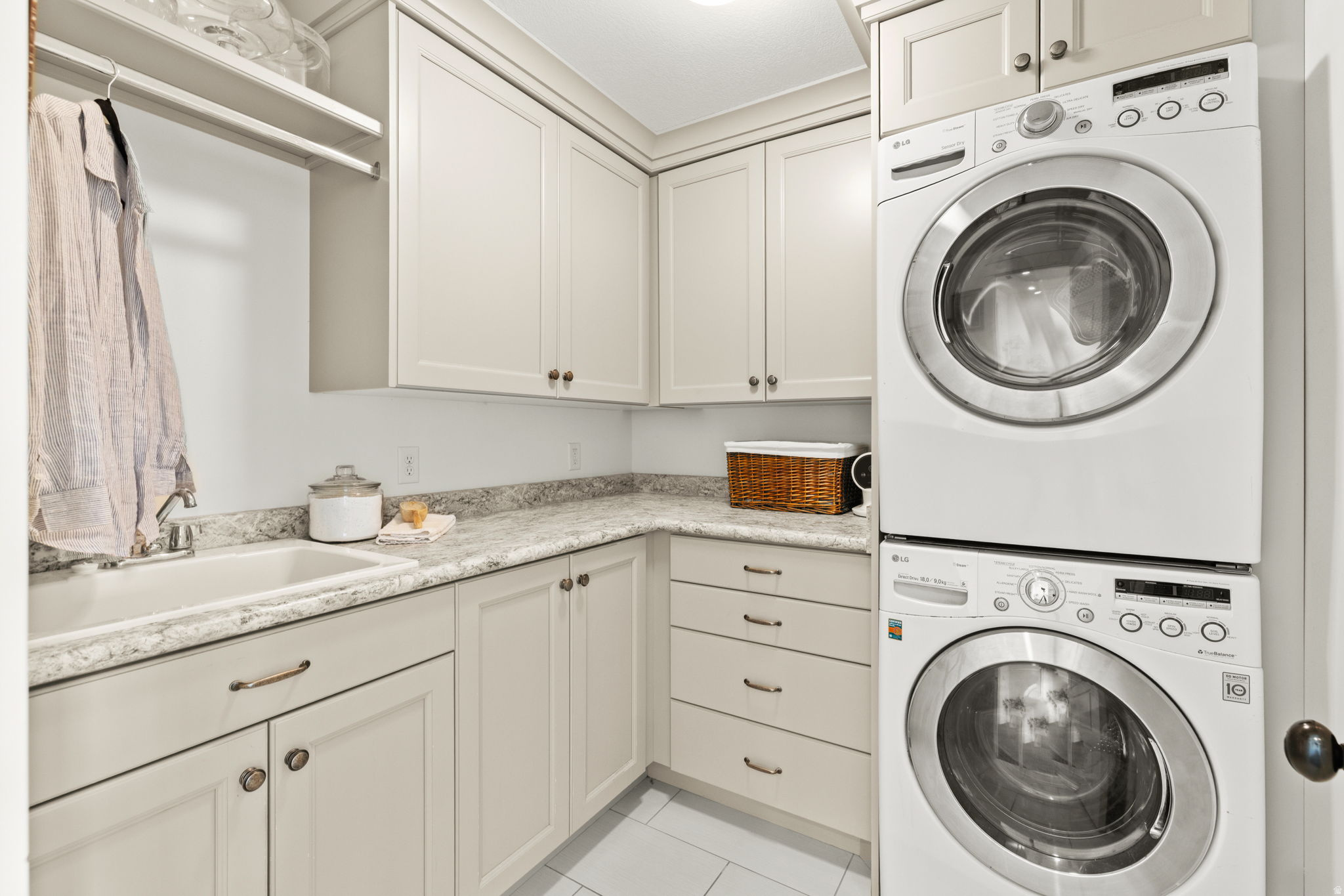 DAYBREAK NORTH SHORE - Residential