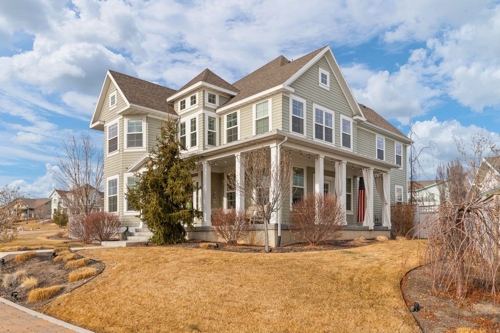 Photo of 4851 W FISH HOOK RD, South Jordan, UT 84009 (MLS # 2133046)