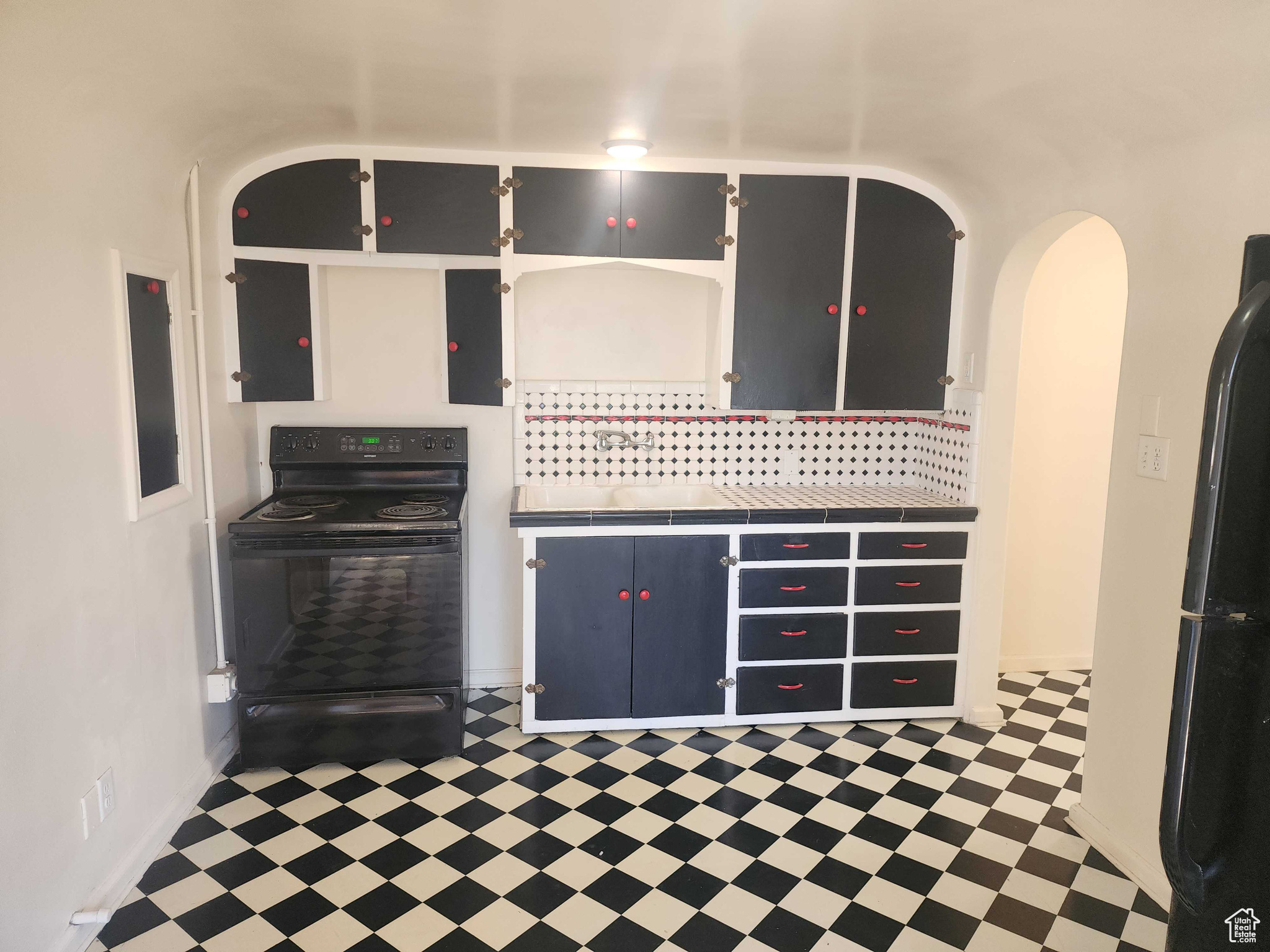 Salt Lake City, Utah 84102, United States, 6 Bedrooms Bedrooms, ,6 BathroomsBathrooms,Residential,Pending,38943