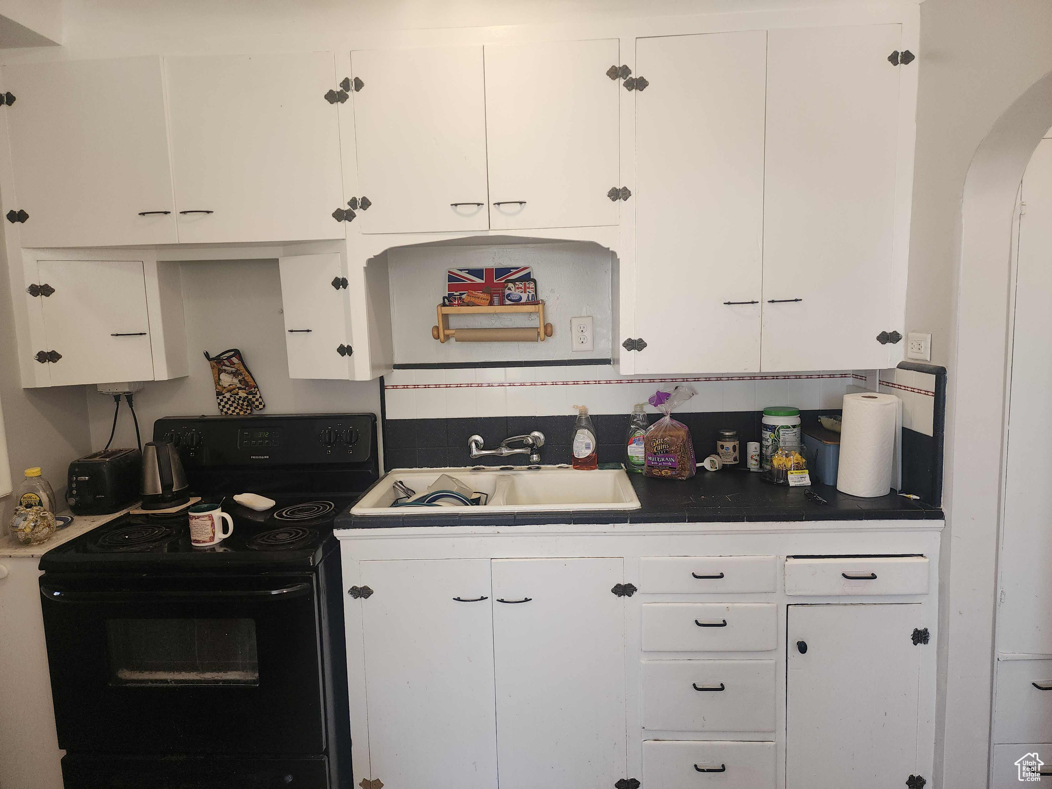 Salt Lake City, Utah 84102, United States, 6 Bedrooms Bedrooms, ,6 BathroomsBathrooms,Residential,Pending,38943