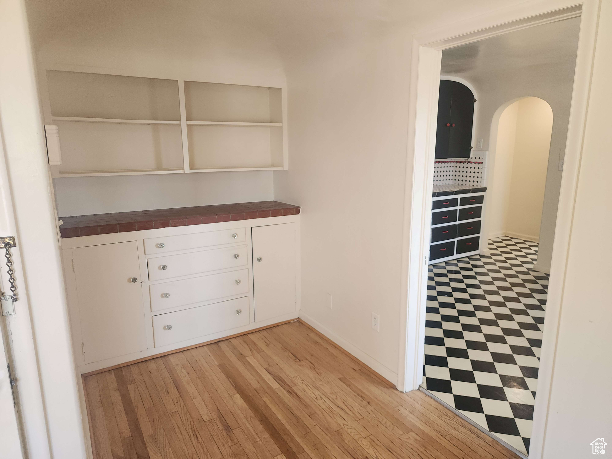 Salt Lake City, Utah 84102, United States, 6 Bedrooms Bedrooms, ,6 BathroomsBathrooms,Residential,Pending,38943