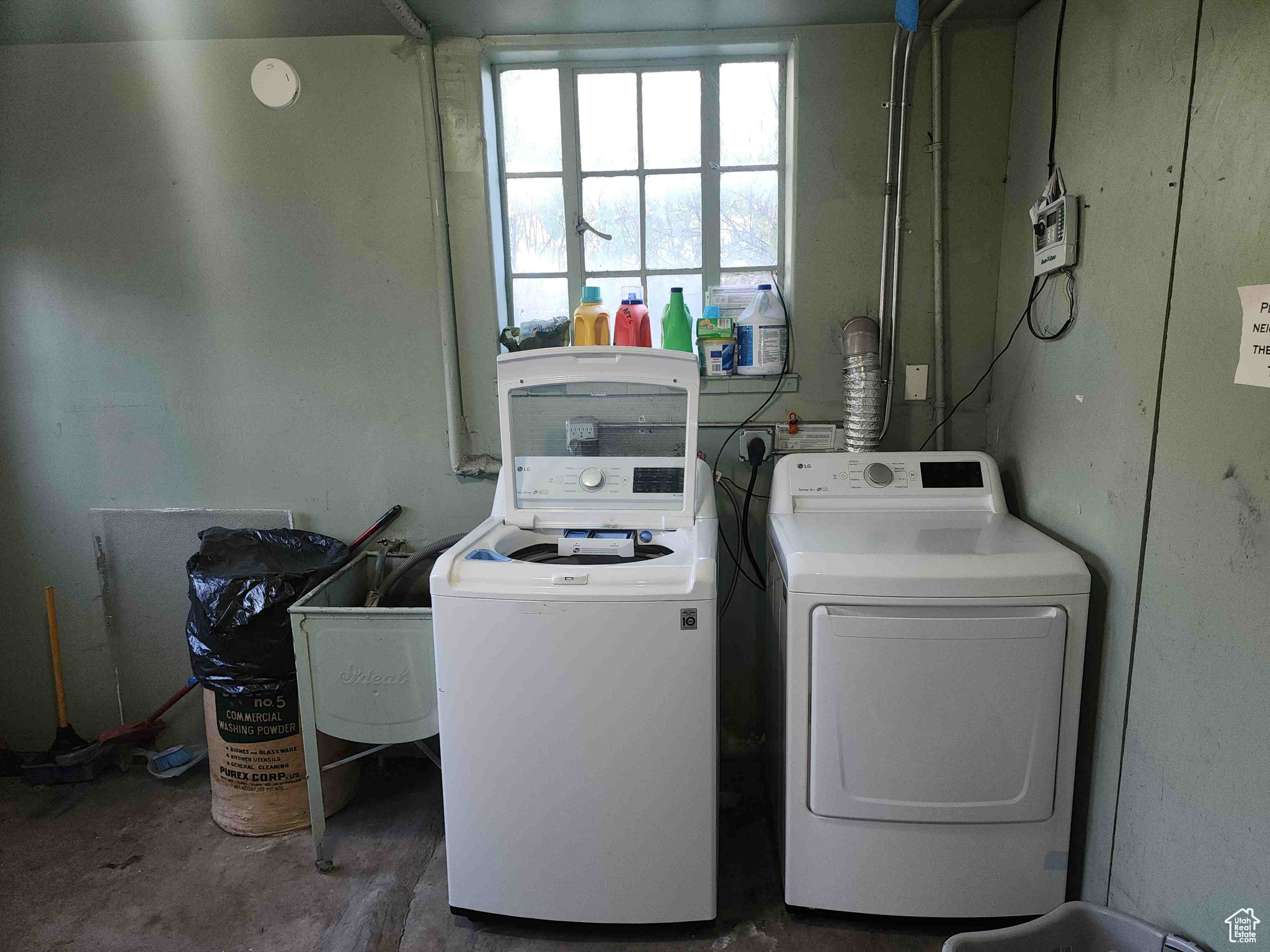 Salt Lake City, Utah 84102, United States, 6 Bedrooms Bedrooms, ,6 BathroomsBathrooms,Residential,Pending,38943