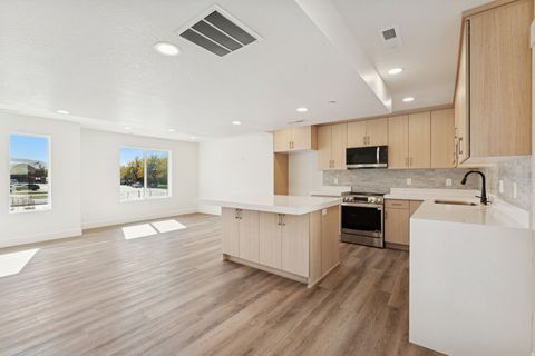 Tiny photo for 256 N MAIN ST, Bountiful, UT 84010 (MLS # 2120422)