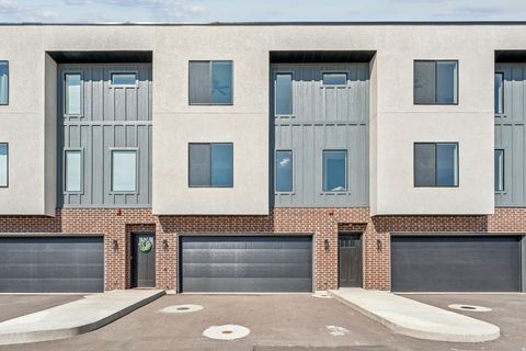 Tiny photo for 256 N MAIN ST, Bountiful, UT 84010 (MLS # 2120422)