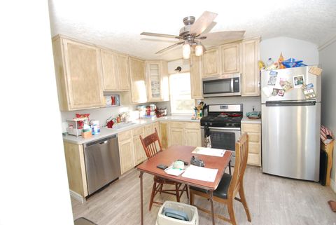 Tiny photo for 137 COUNTRY CLUB DR DR, South Ogden, UT 84405 (MLS # 2130848)