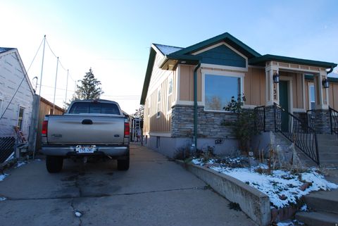 Tiny photo for 137 COUNTRY CLUB DR DR, South Ogden, UT 84405 (MLS # 2130848)
