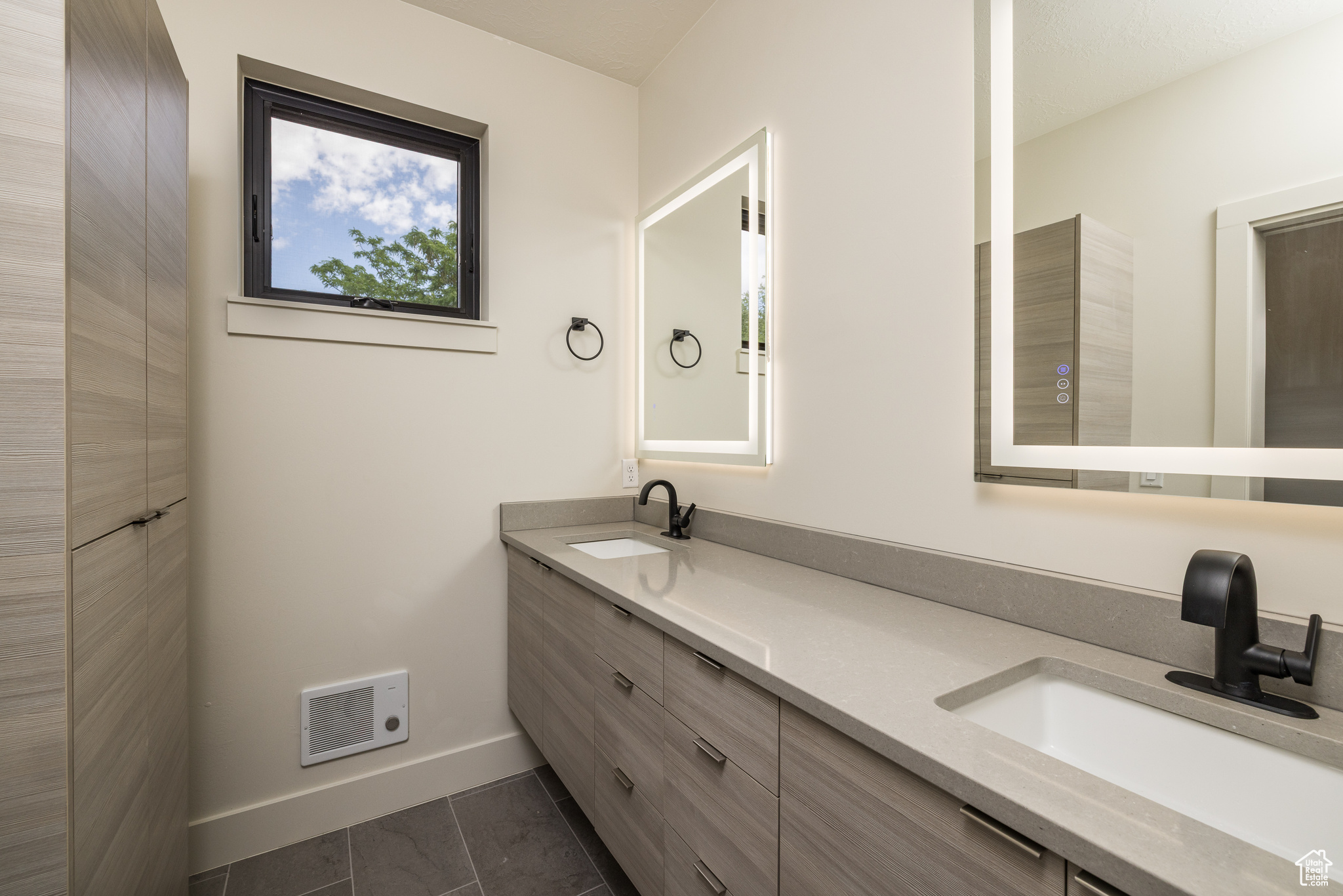 COTTONWOOD CONDOS - Residential