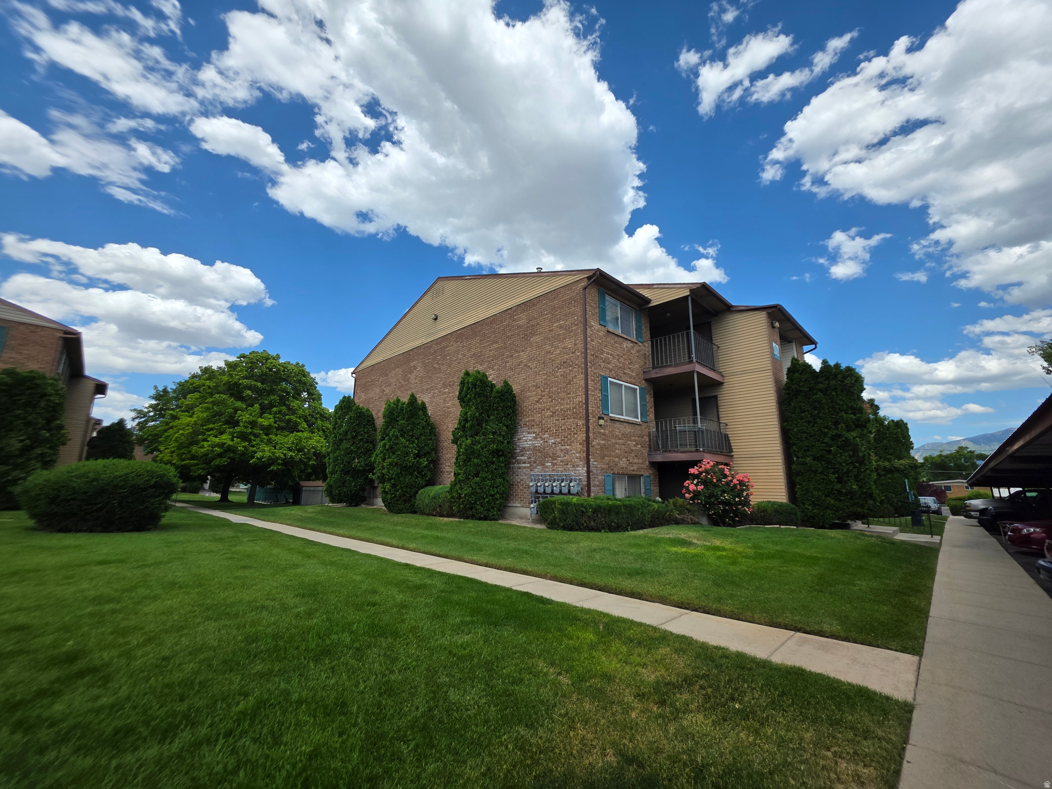 MEADOWS - Residential Lease
