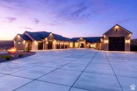 Tiny photo for 1141 E LOST RIDGE DR, Washington, UT 84780 (MLS # 2158476)