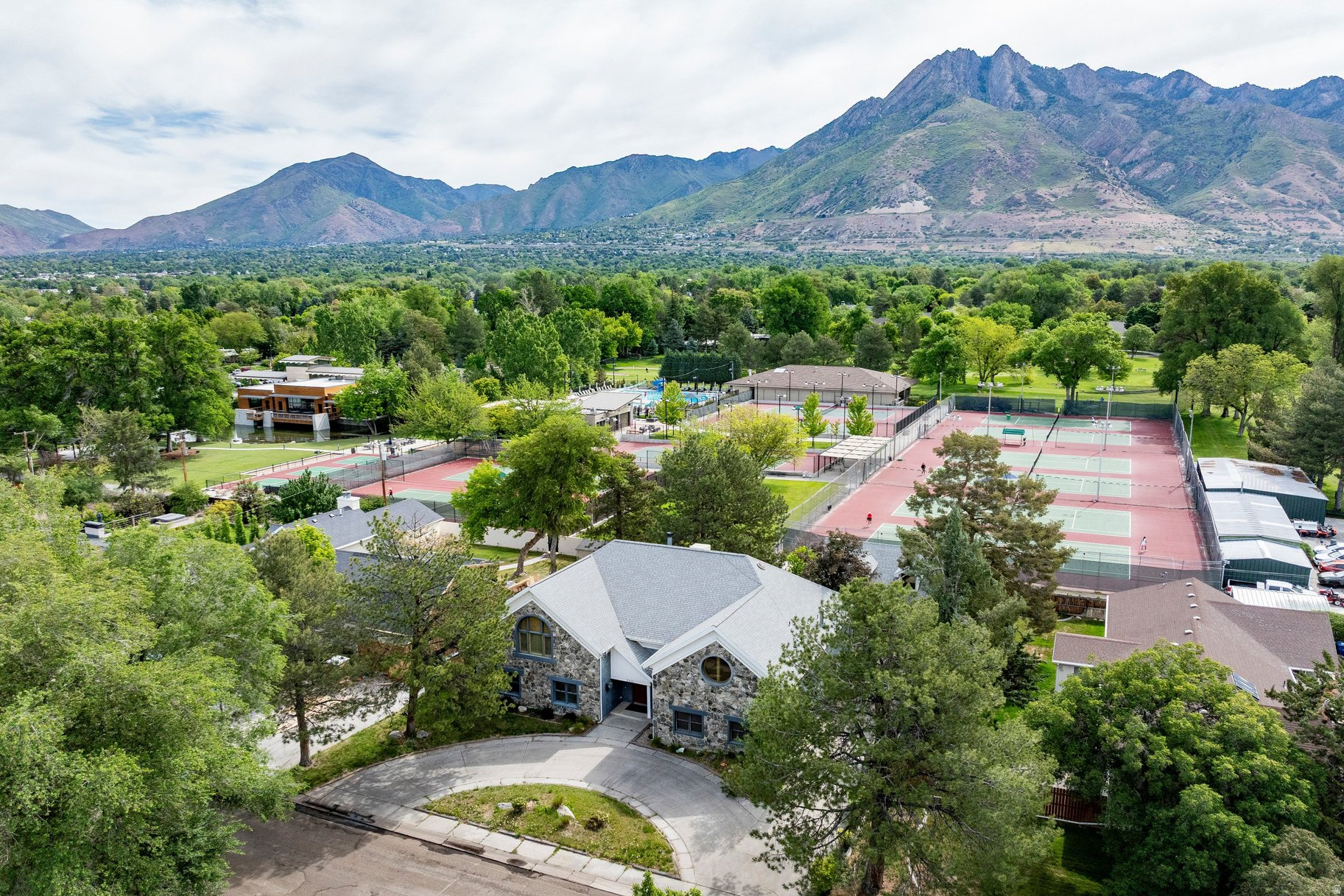 LAKEWOOD - Residential