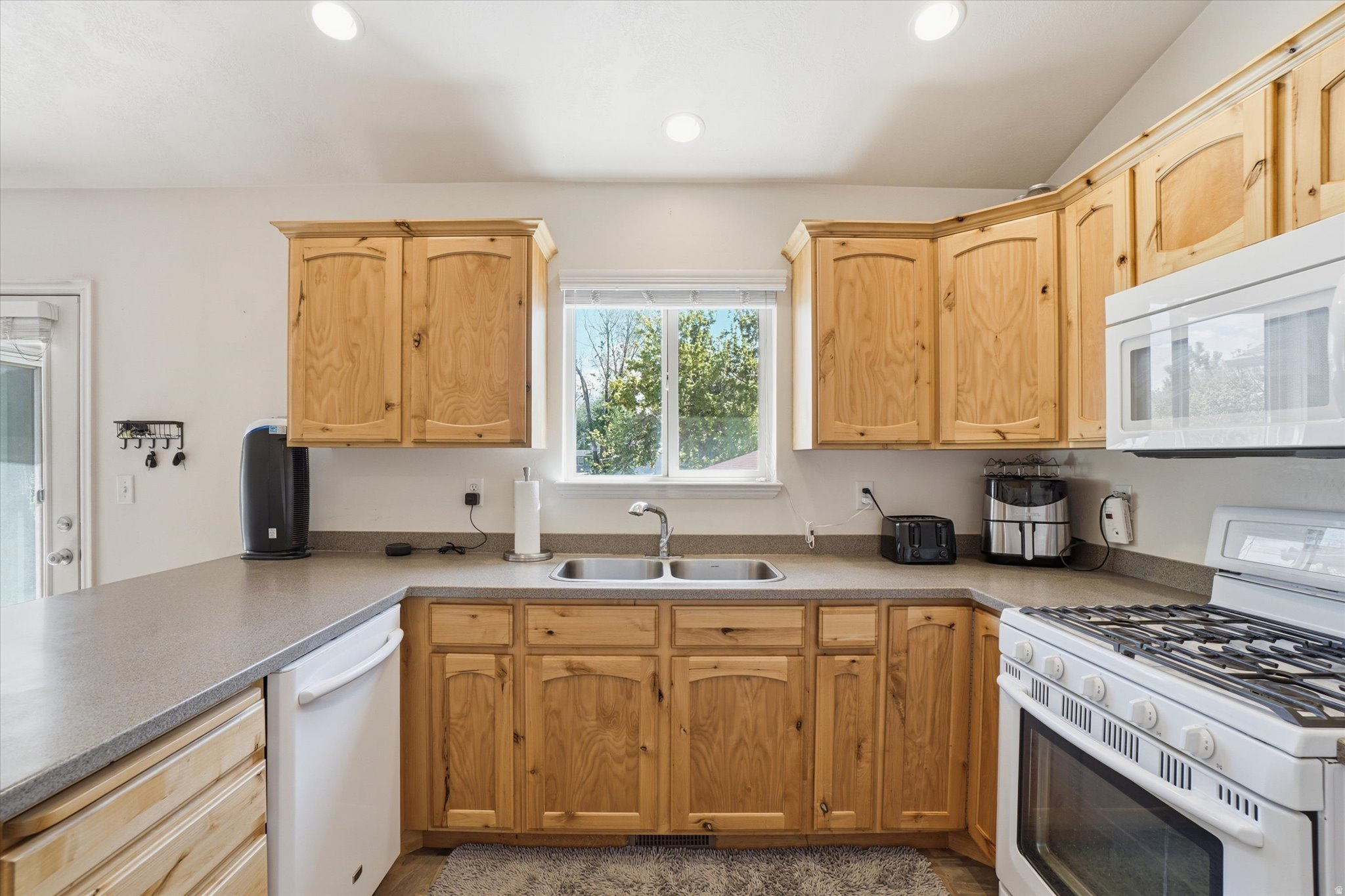 MEADOWBROOK FARMS - Residential