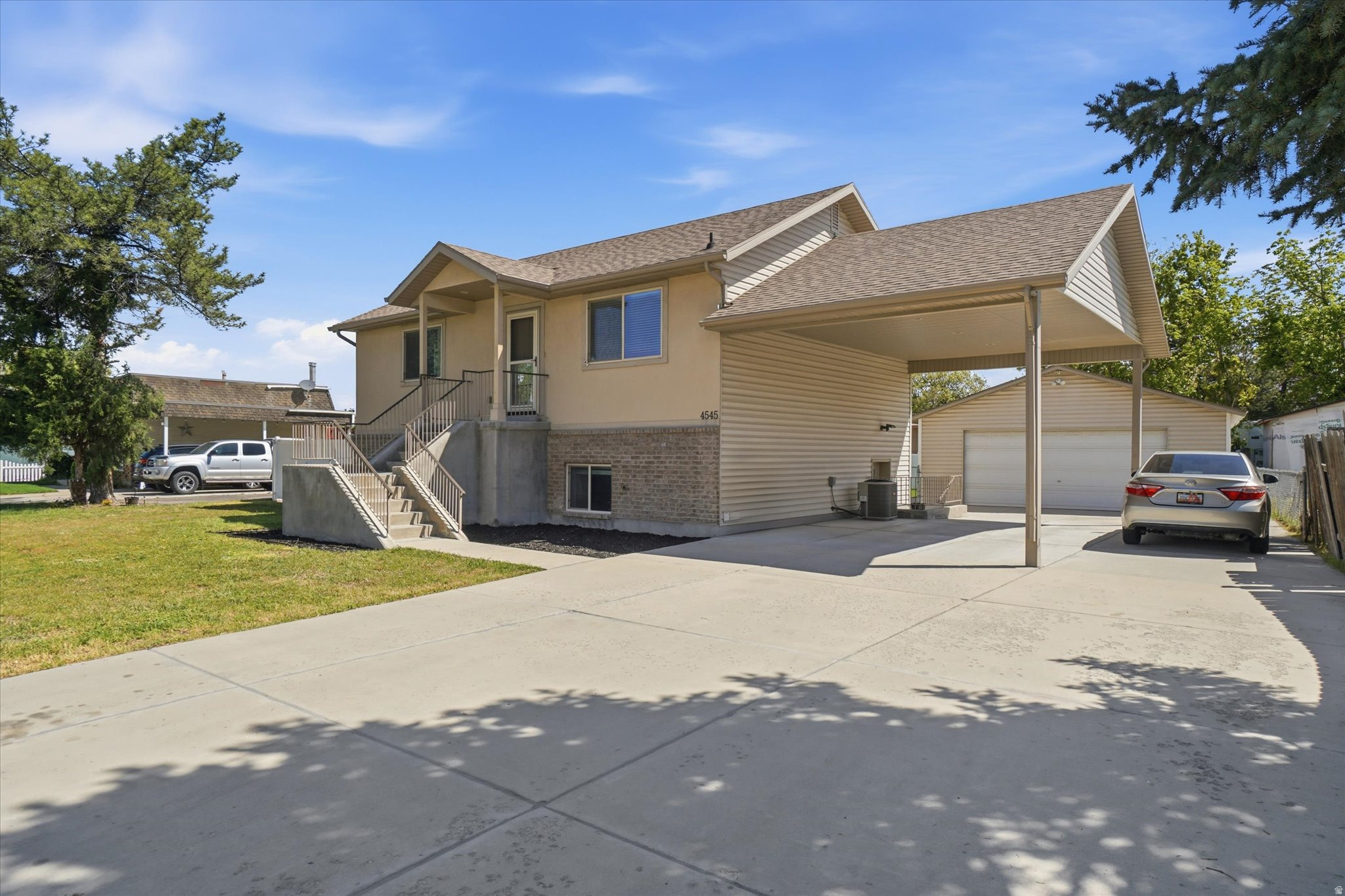 MEADOWBROOK FARMS - Residential