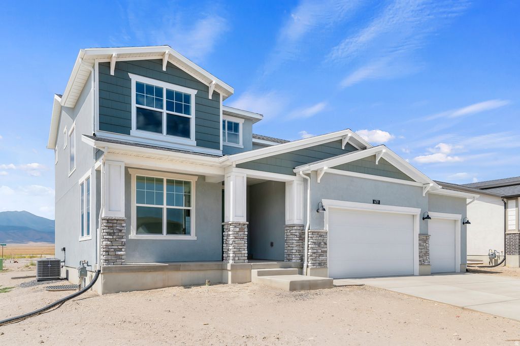 Photo of 6719 N DESERT CRK, Eagle Mountain, UT 84005 (MLS # 2144453)