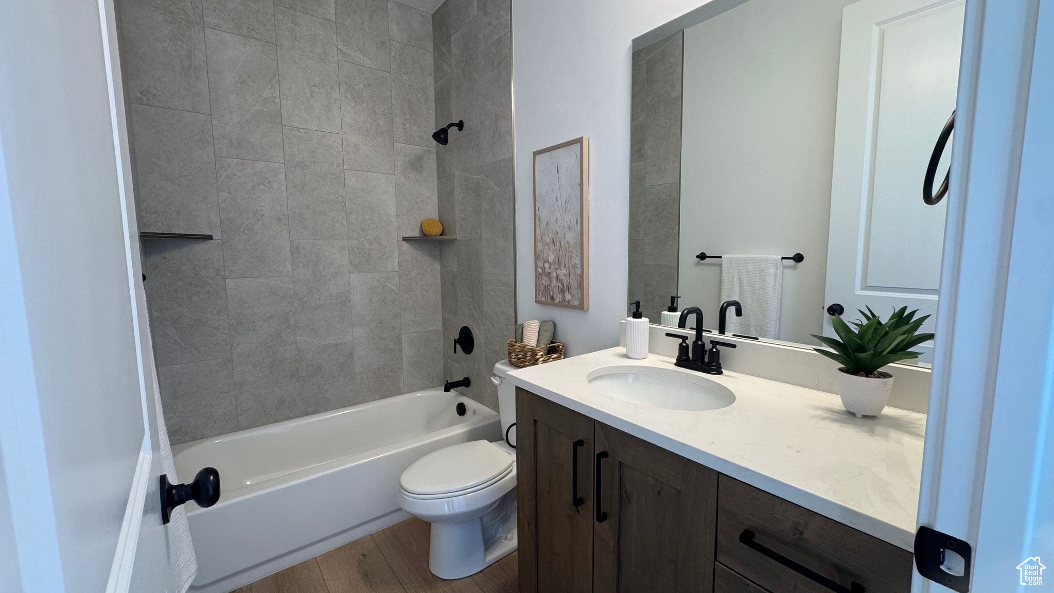 BRIDLE WALK - Residential