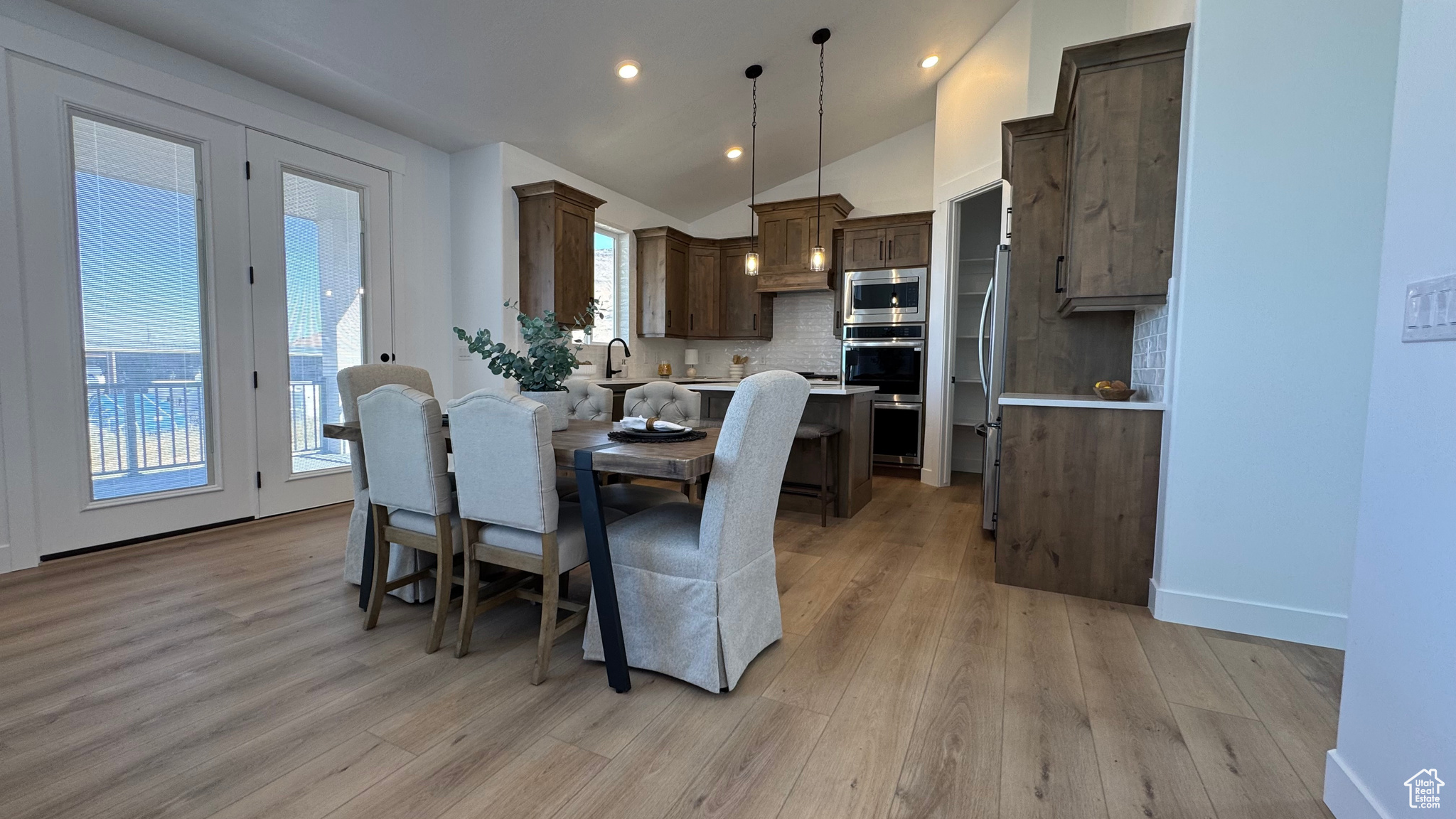 BRIDLE WALK - Residential