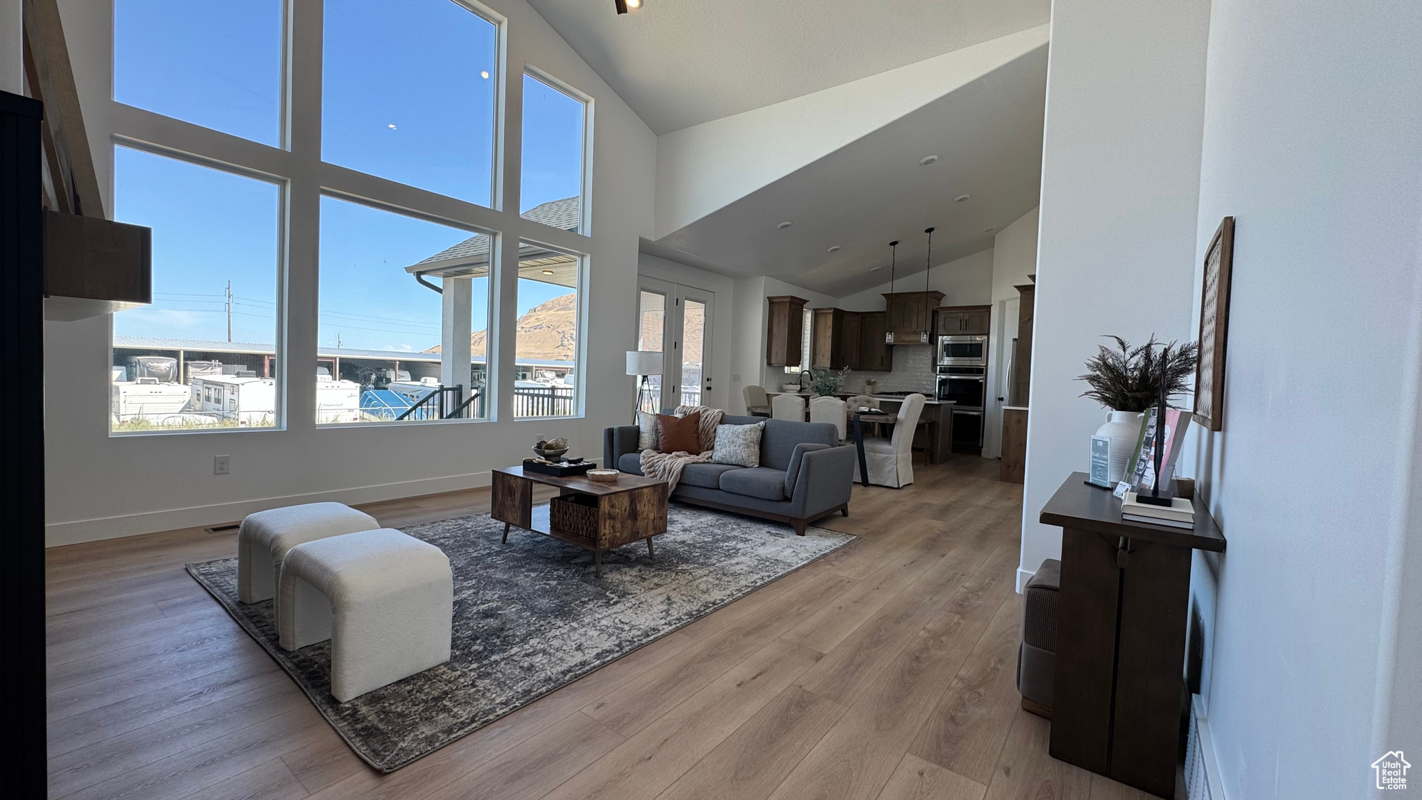 BRIDLE WALK - Residential