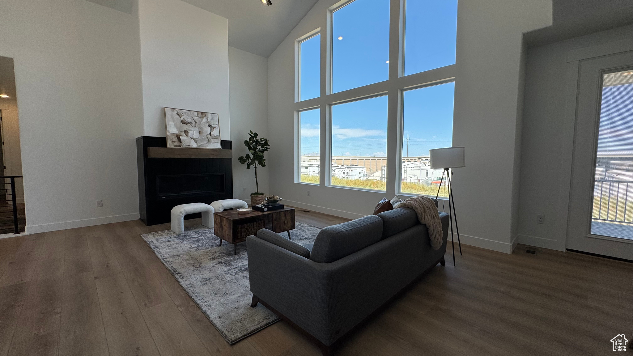 BRIDLE WALK - Residential