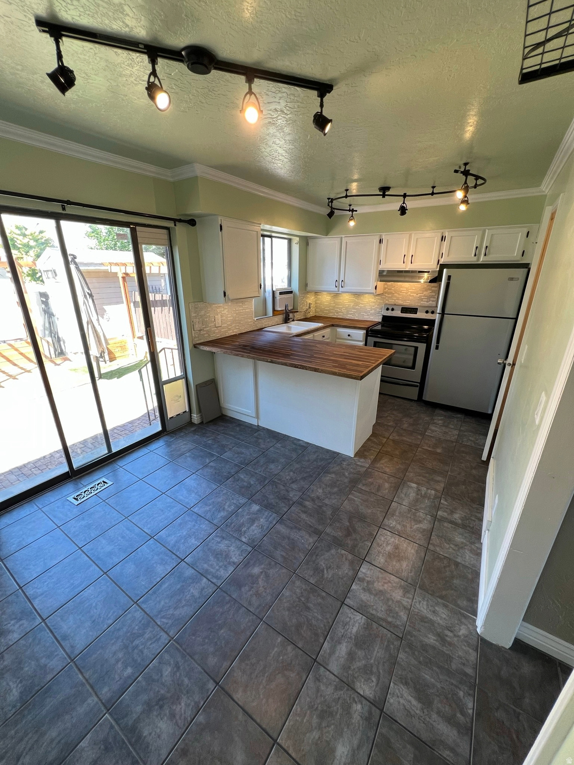 MEADOW CREEK TOWNHOMES - Residential