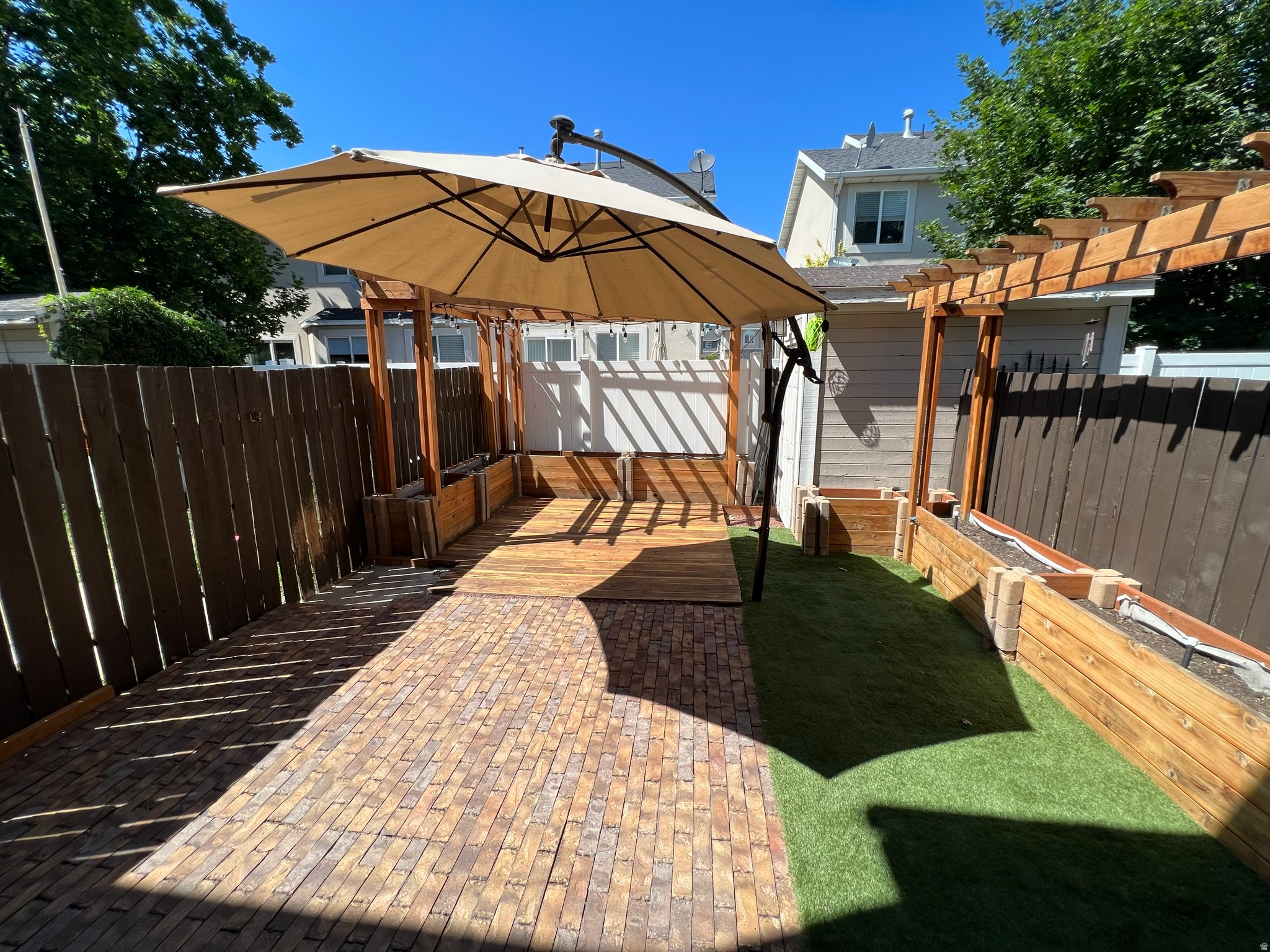 MEADOW CREEK TOWNHOMES - Residential