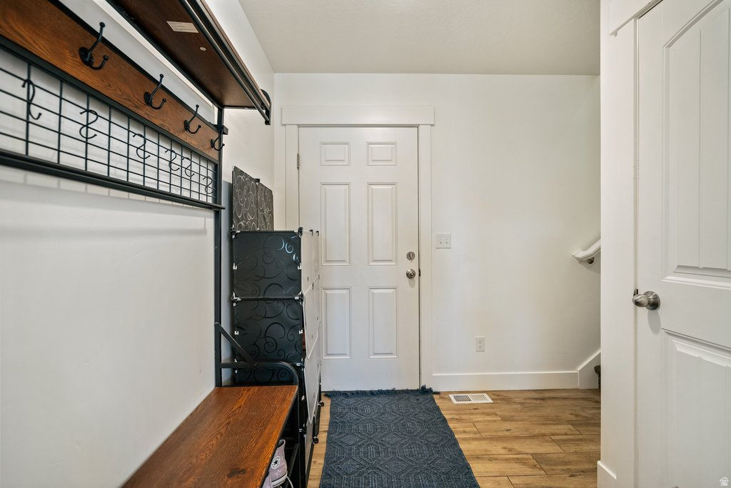 ROBERTS ROOST TWIN H - Residential